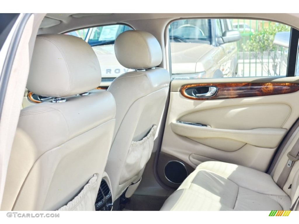 2004 XJ XJ8 - White Onyx / Sand photo #32