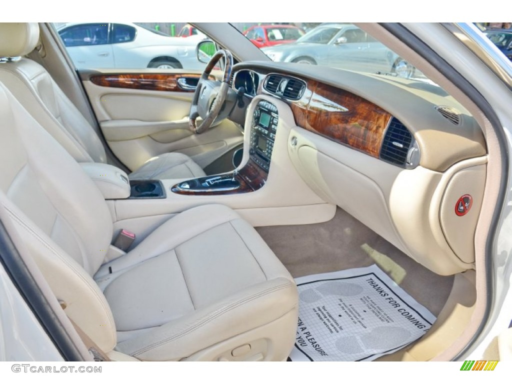 2004 XJ XJ8 - White Onyx / Sand photo #39