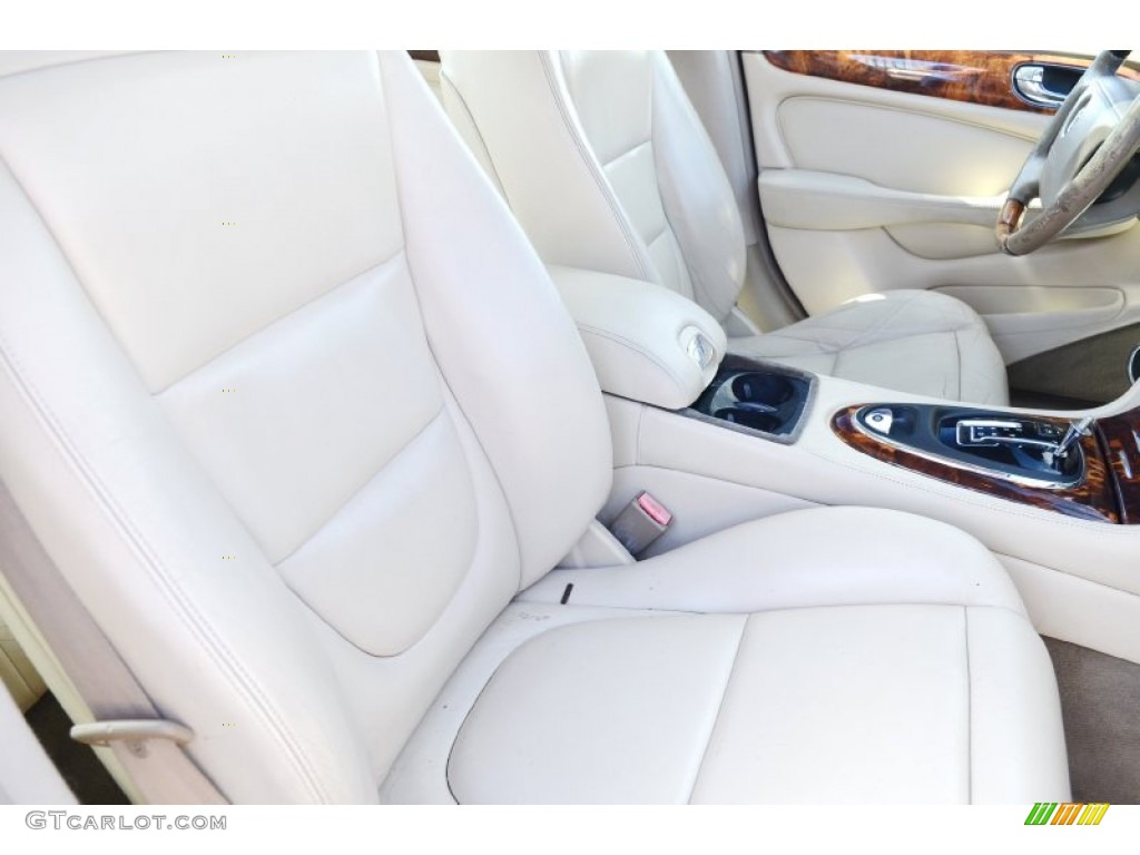 2004 XJ XJ8 - White Onyx / Sand photo #46