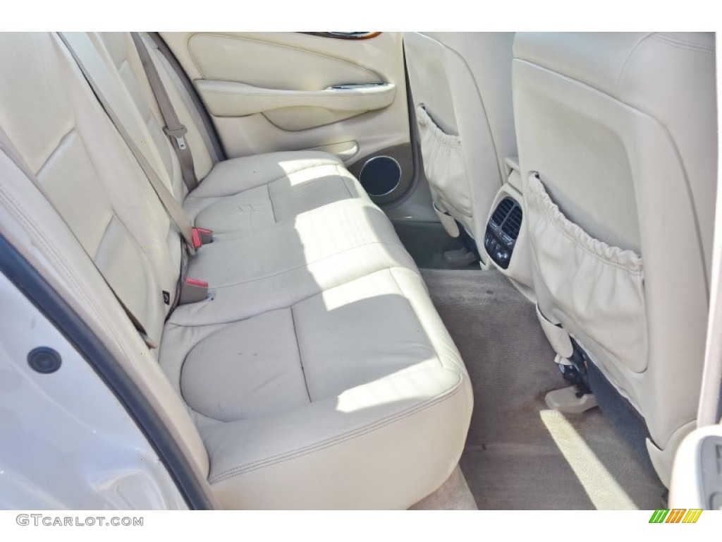 2004 XJ XJ8 - White Onyx / Sand photo #51