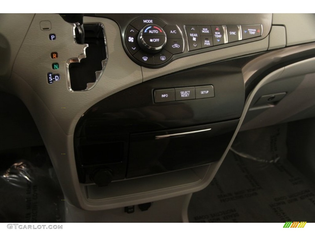 2014 Sienna LE - Silver Sky Metallic / Light Gray photo #12