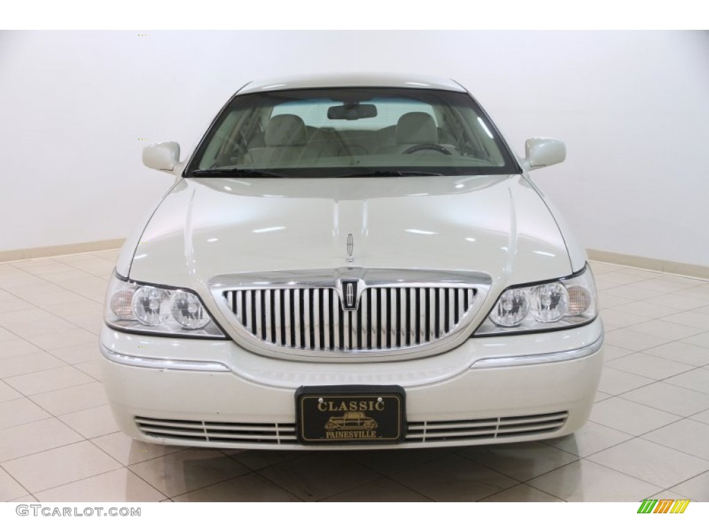2007 Town Car Signature Limited - Cashmere Tri-Coat / Light Camel photo #2