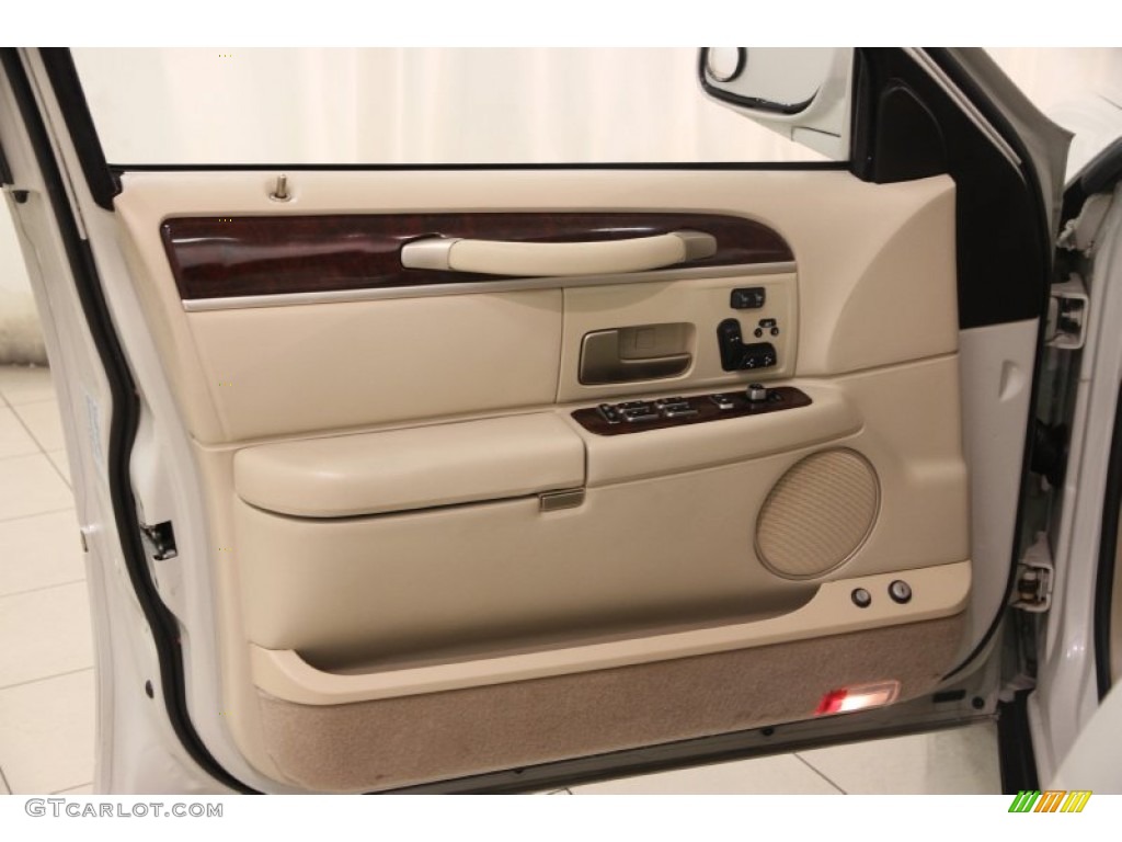 2007 Lincoln Town Car Signature Limited Light Camel Door Panel Photo #101024581