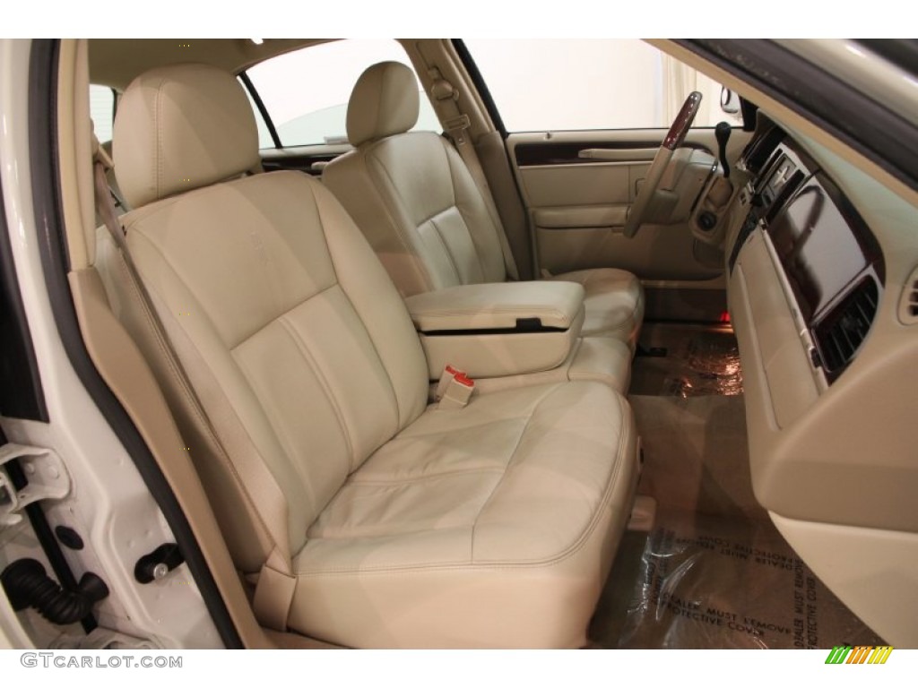 2007 Town Car Signature Limited - Cashmere Tri-Coat / Light Camel photo #9