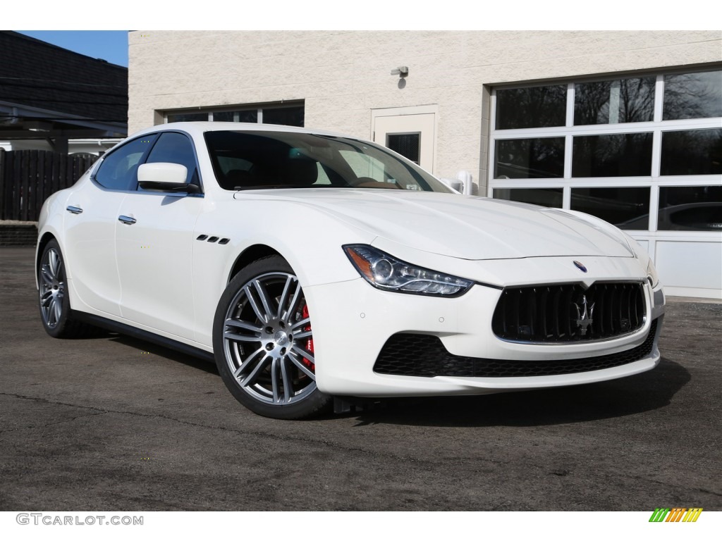 Bianco (White) Maserati Ghibli