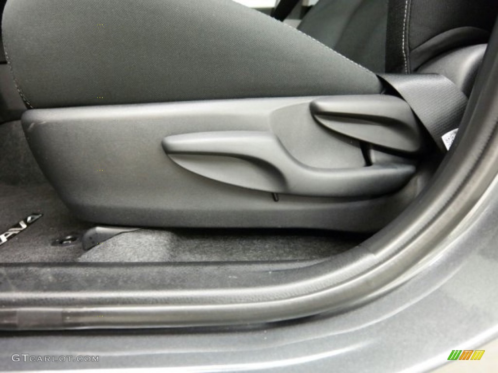 2015 RAV4 XLE - Magnetic Gray Metallic / Black photo #23