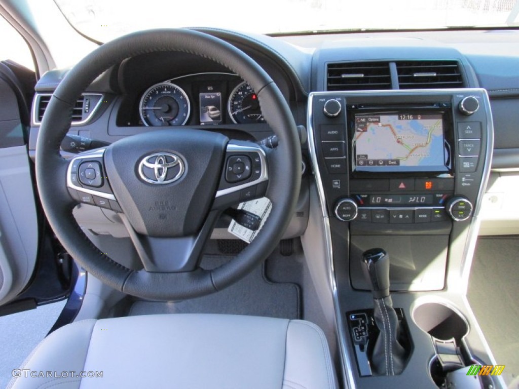 2015 Toyota Camry XLE V6 Ash Dashboard Photo #101041322