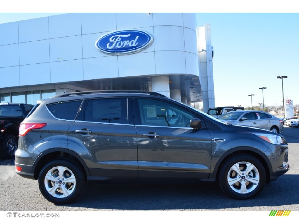 2015 Escape SE - Magnetic Metallic / Charcoal Black photo #2