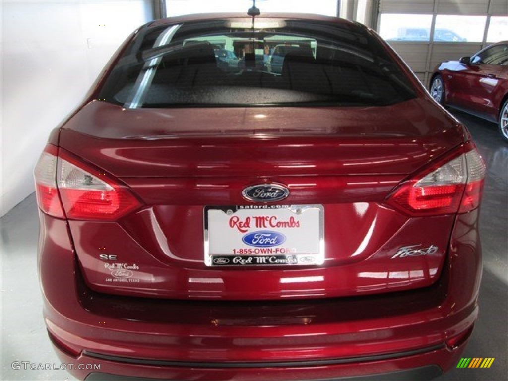 2015 Fiesta SE Sedan - Ruby Red Metallic / Charcoal Black photo #4