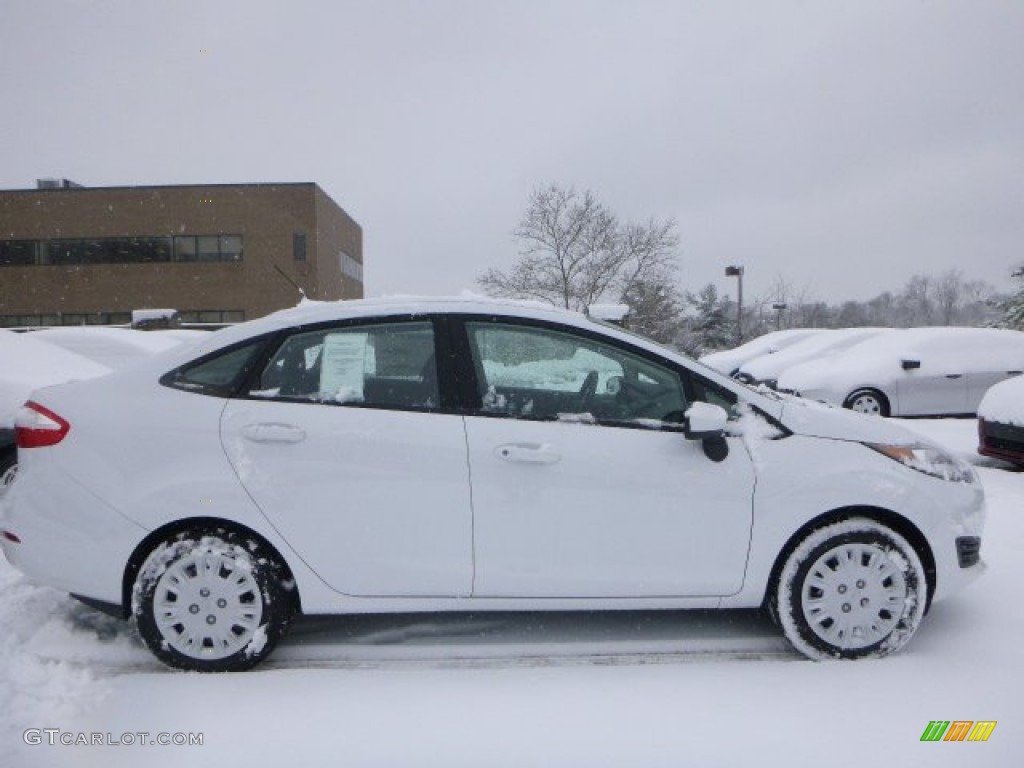 2015 Fiesta S Sedan - Oxford White / Charcoal Black photo #2