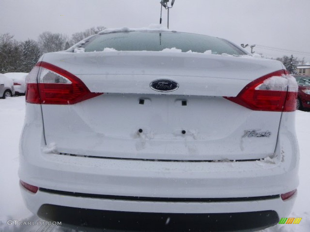 2015 Fiesta S Sedan - Oxford White / Charcoal Black photo #4