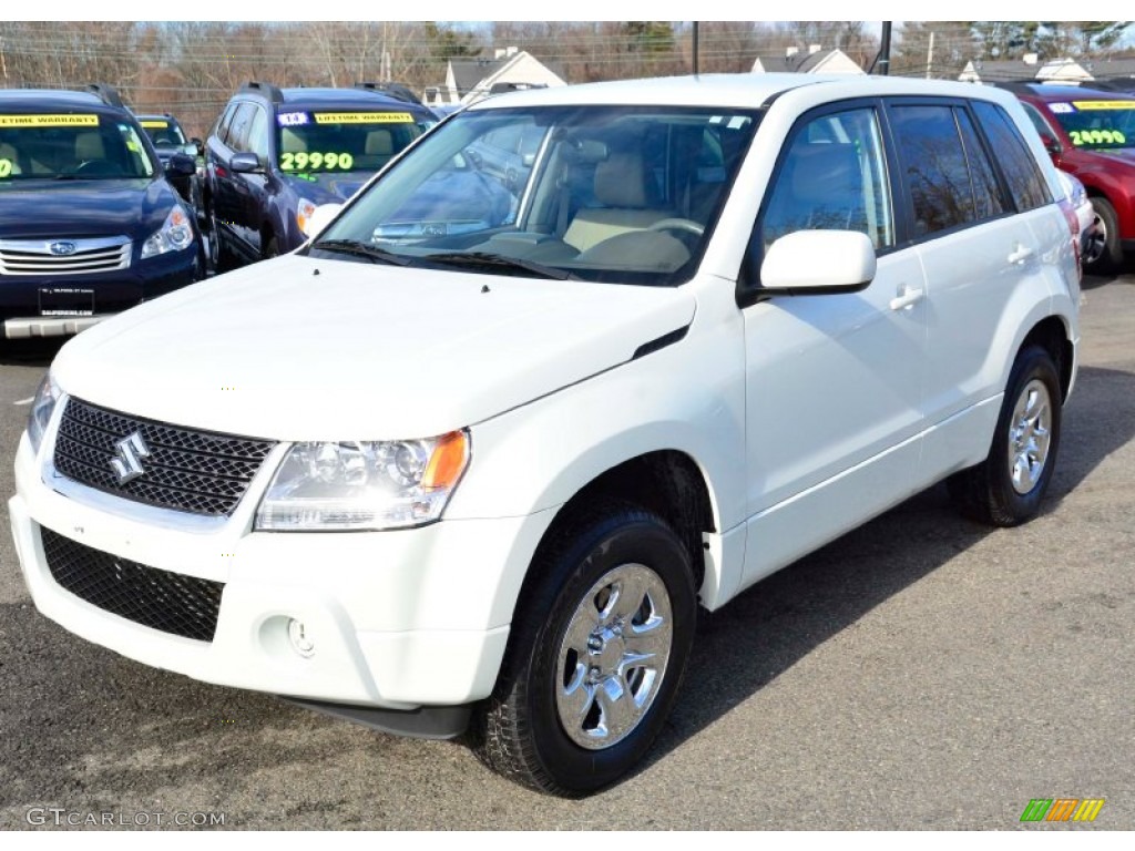 2011 Grand Vitara Premium 4x4 - White Water Pearl / Beige photo #3