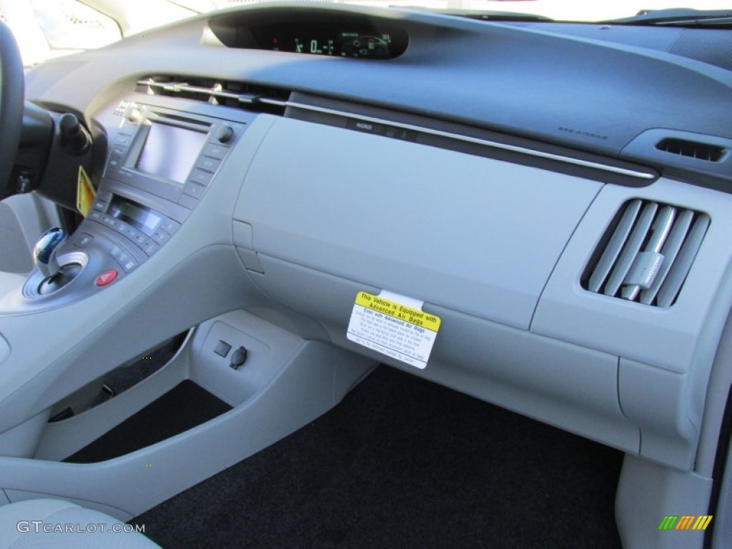 2015 Prius Three Hybrid - Classic Silver Metallic / Misty Gray photo #17