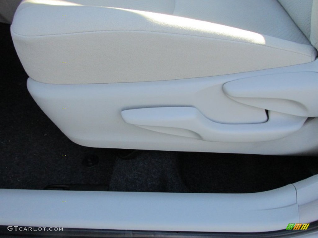2015 Prius Three Hybrid - Classic Silver Metallic / Misty Gray photo #24