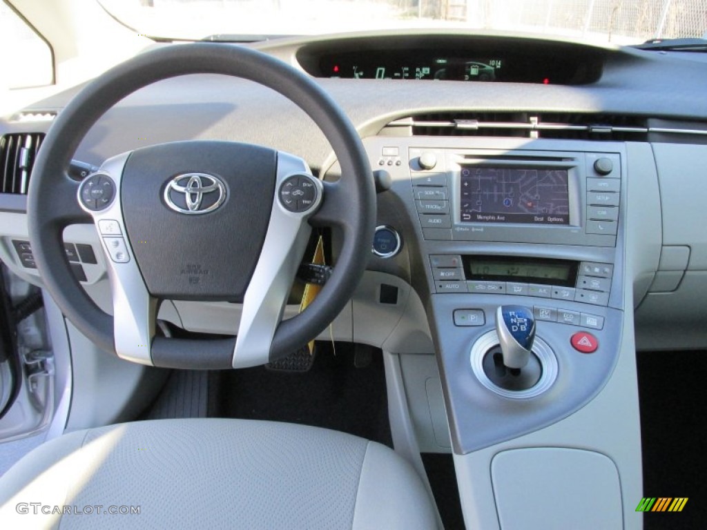 2015 Prius Three Hybrid - Classic Silver Metallic / Misty Gray photo #26
