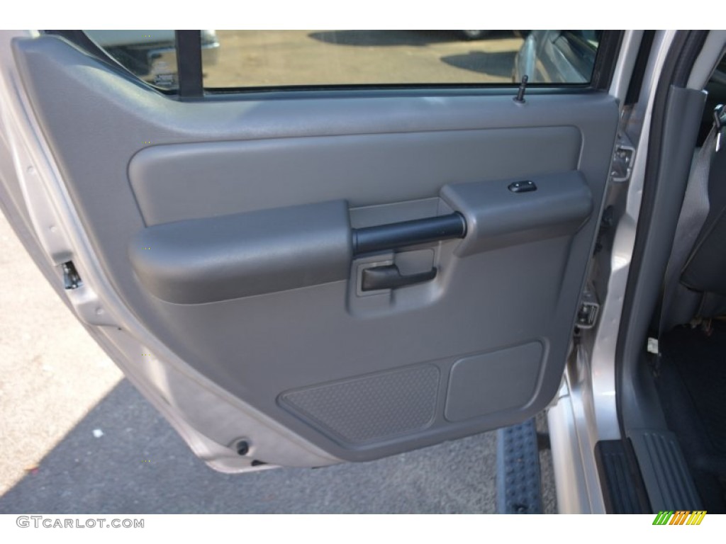 2004 Explorer Sport Trac XLT - Silver Birch Metallic / Medium Dark Flint/Dark Flint photo #11