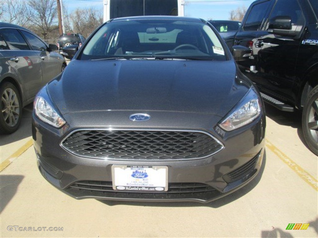 2015 Focus SE Sedan - Magnetic Metallic / Charcoal Black photo #3