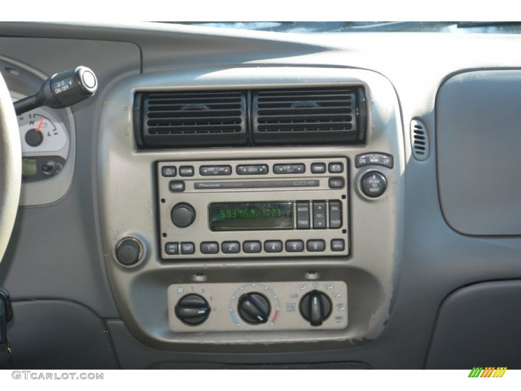 2004 Explorer Sport Trac XLT - Silver Birch Metallic / Medium Dark Flint/Dark Flint photo #15