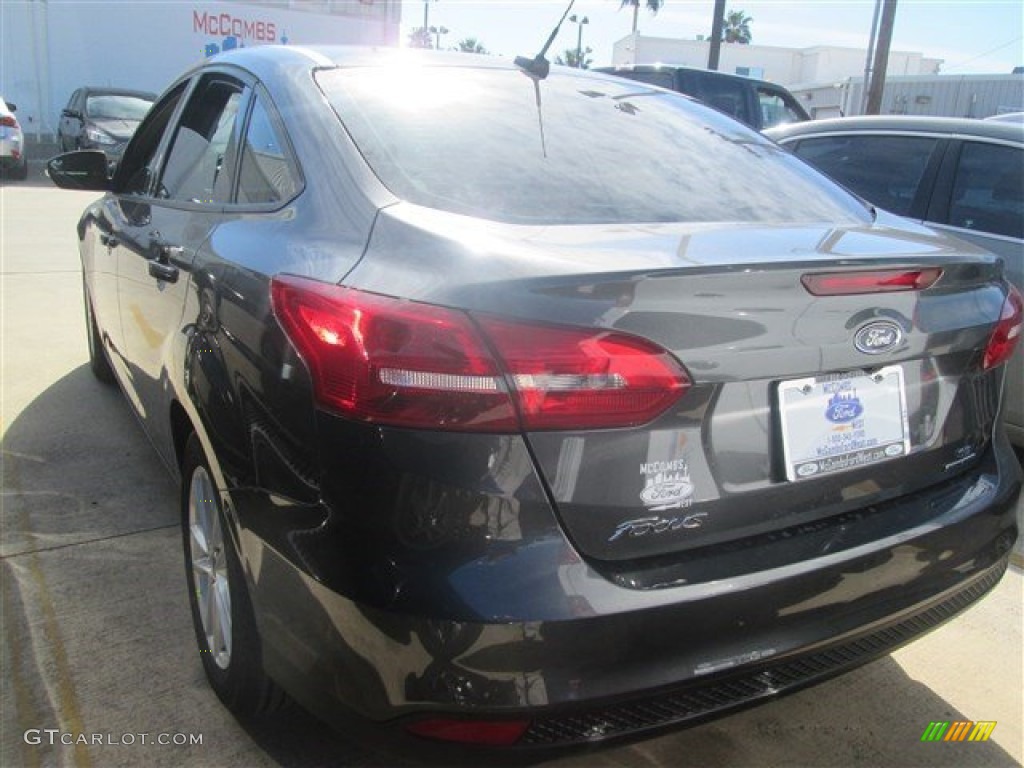 2015 Focus SE Sedan - Magnetic Metallic / Charcoal Black photo #6