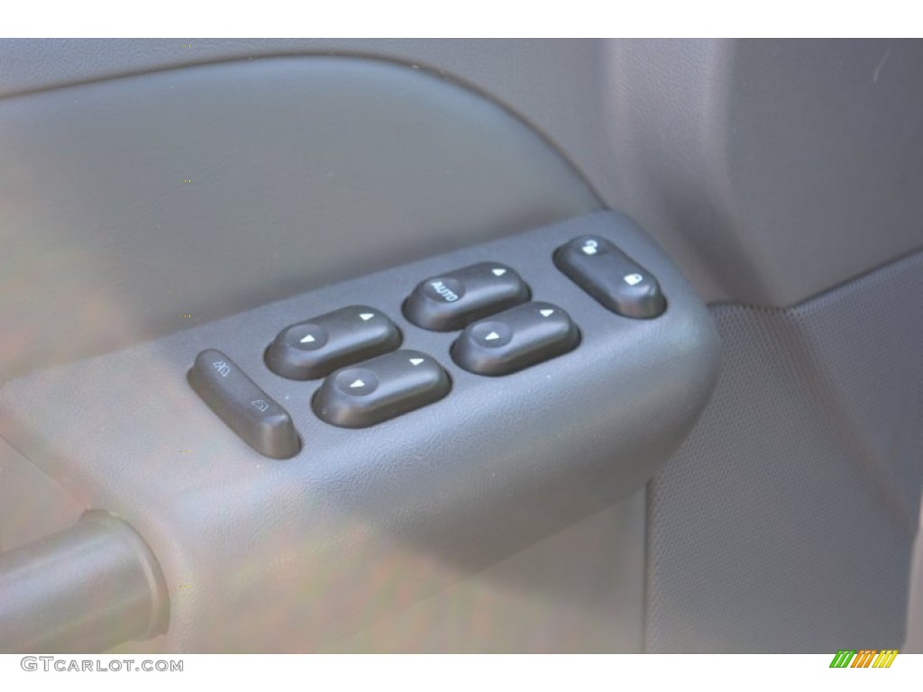 2004 Explorer Sport Trac XLT - Silver Birch Metallic / Medium Dark Flint/Dark Flint photo #18