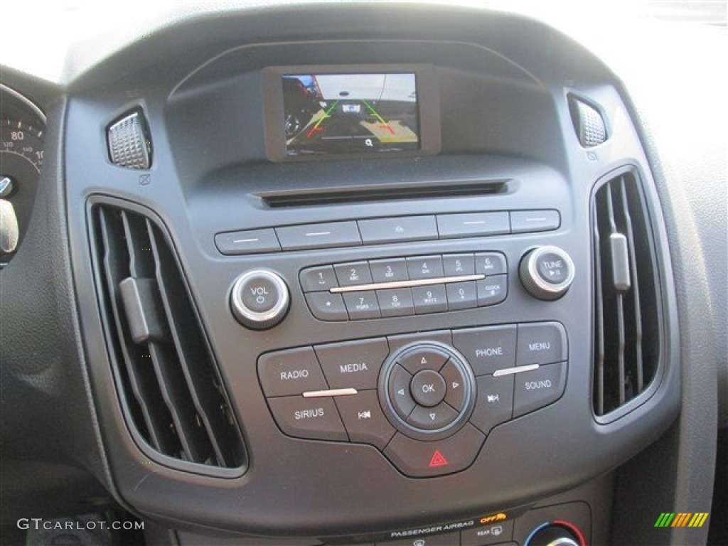 2015 Focus SE Sedan - Magnetic Metallic / Charcoal Black photo #48