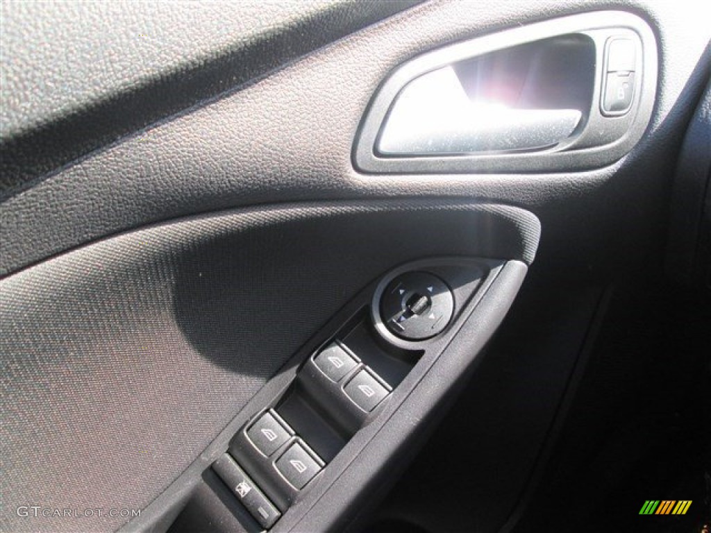 2015 Focus SE Sedan - Magnetic Metallic / Charcoal Black photo #56