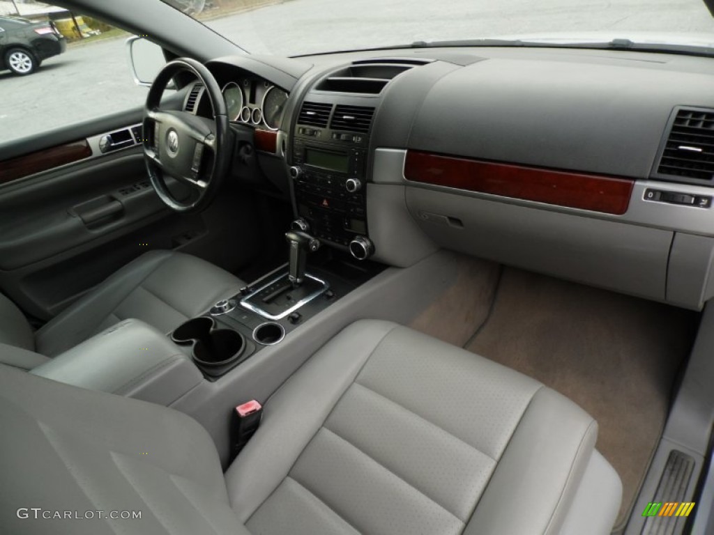 2006 Volkswagen Touareg V6 Kristal Grey Dashboard Photo #101104012
