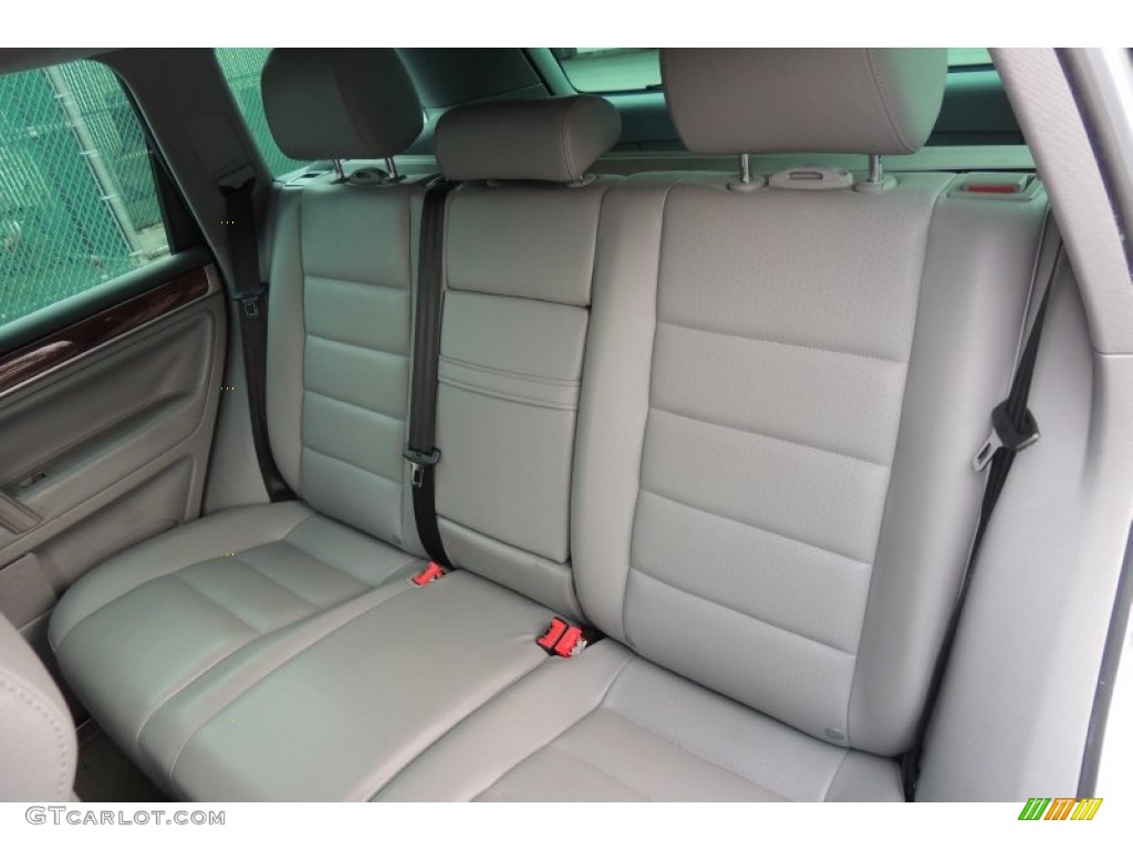 2006 Volkswagen Touareg V6 Rear Seat Photo #101104047