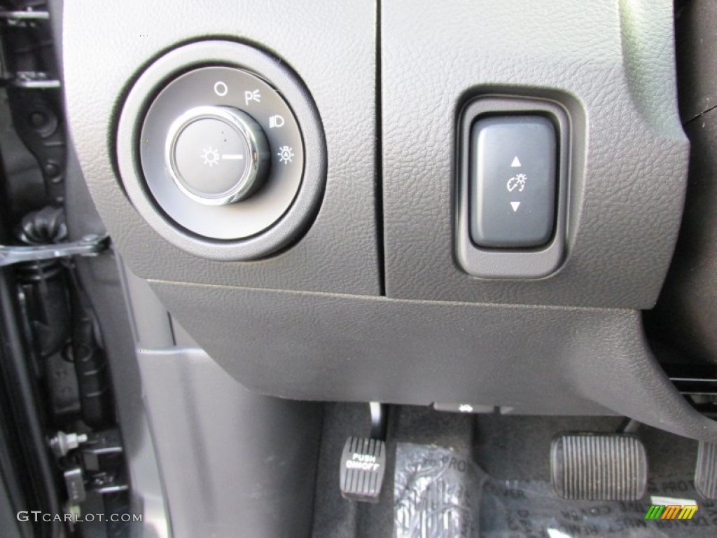 2015 Taurus SEL - Magnetic Metallic / Charcoal Black photo #32