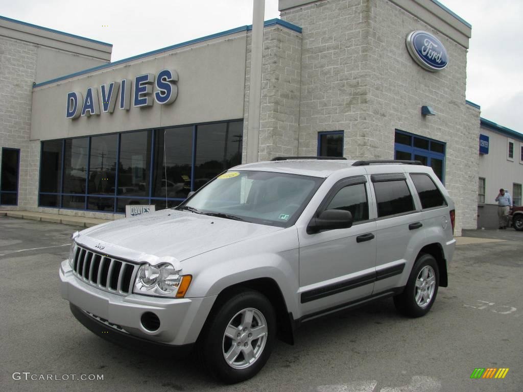 2005 Grand Cherokee Laredo 4x4 - Bright Silver Metallic / Medium Slate Gray photo #1