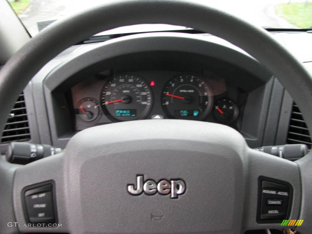 2005 Grand Cherokee Laredo 4x4 - Bright Silver Metallic / Medium Slate Gray photo #11