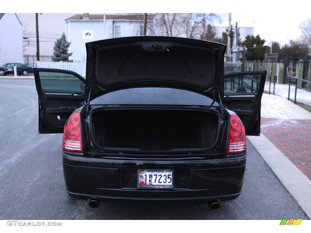 2009 300 C SRT8 - Brilliant Black / Dark Slate Gray photo #14