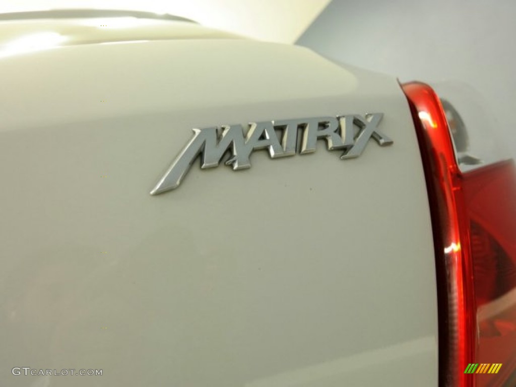 2011 Matrix 1.8 - Super White / Ash Gray photo #18