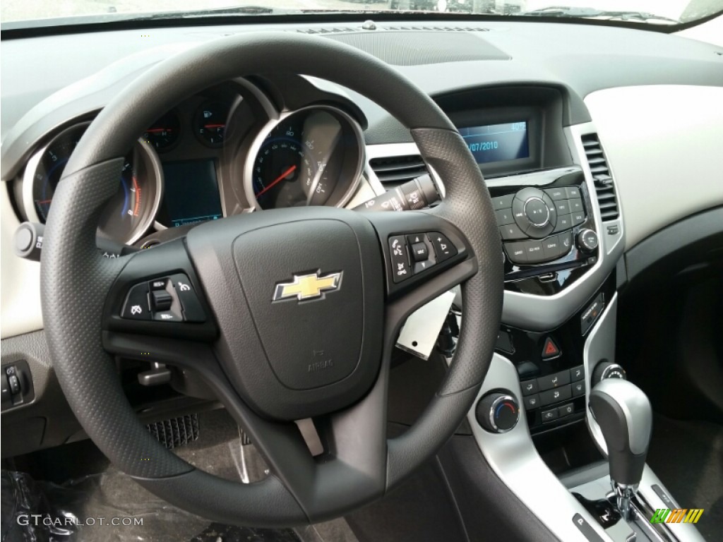 2015 Cruze LT - Siren Red Tintcoat / Jet Black/Medium Titanium photo #9