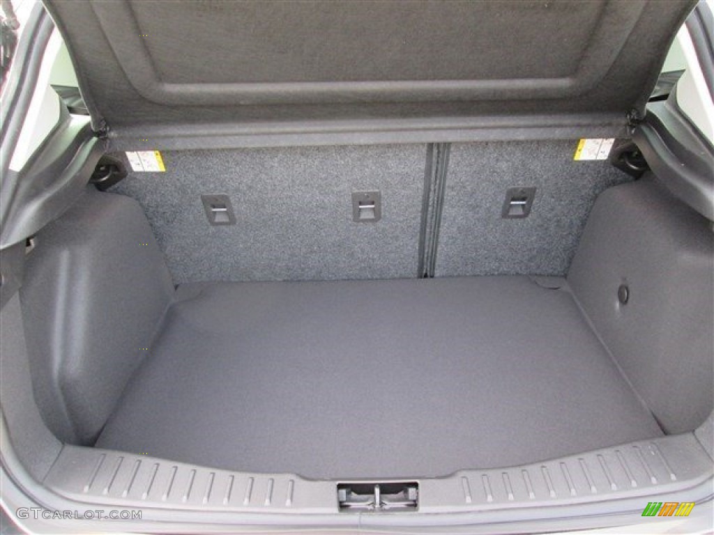 2015 Ford Focus SE Hatchback Trunk Photos
