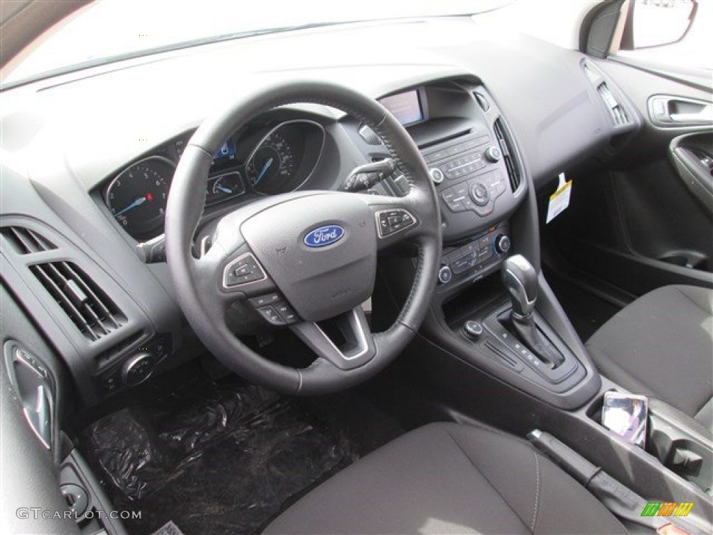 Charcoal Black Interior 2015 Ford Focus SE Hatchback Photo #101166006