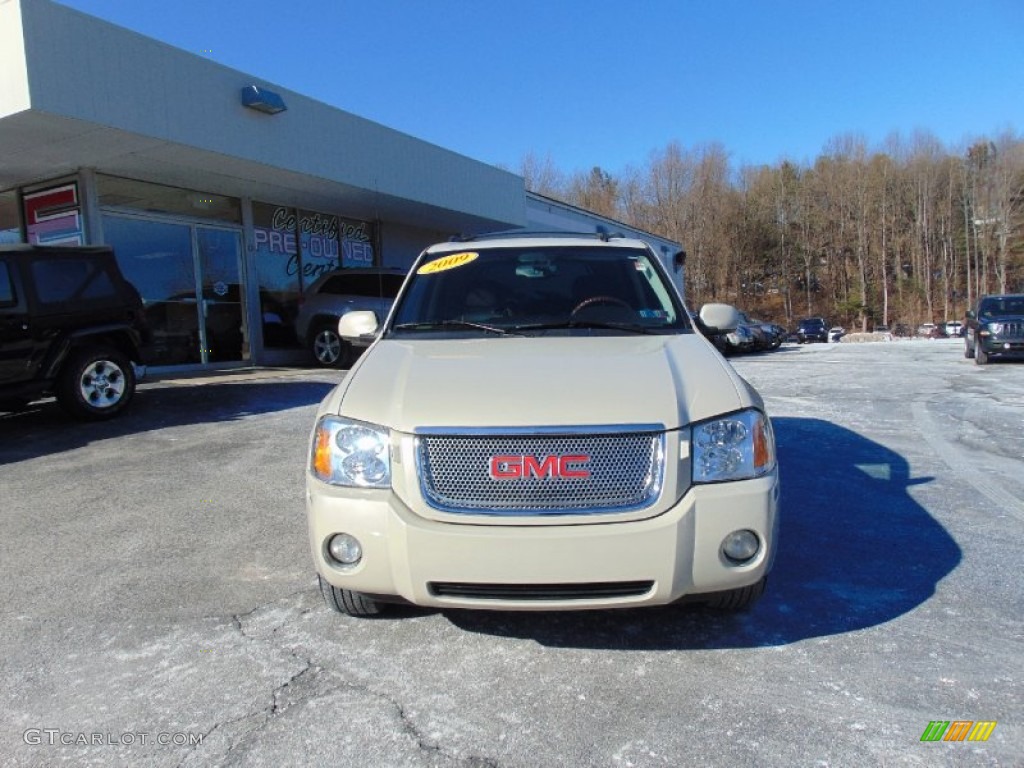 2009 Envoy Denali 4x4 - Sand Beige Metallic / Ebony photo #8