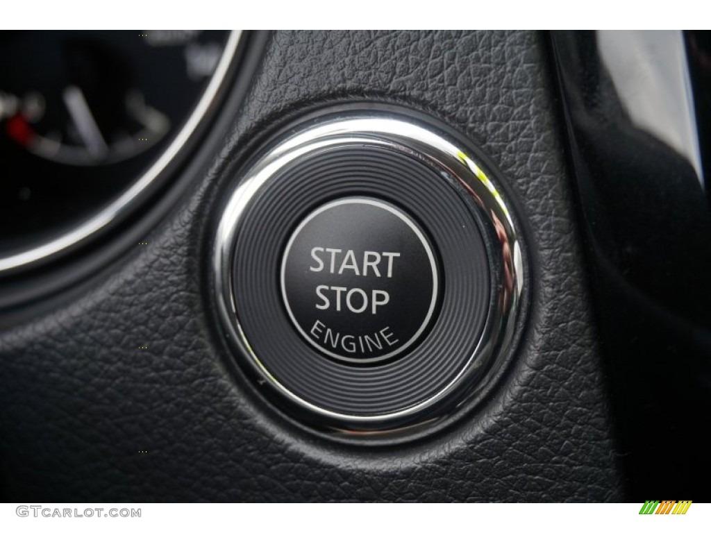 2015 Nissan Rogue SV Controls Photo #101193239