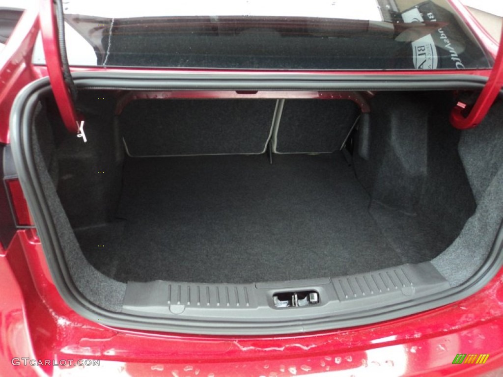 2011 Fiesta SE Sedan - Red Candy Metallic / Light Stone/Charcoal Black Cloth photo #32