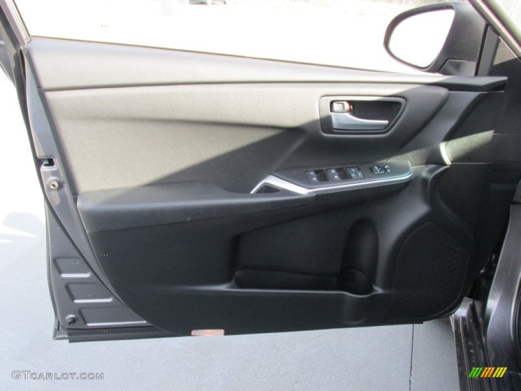 2015 Camry LE - Predawn Gray Mica / Black photo #20