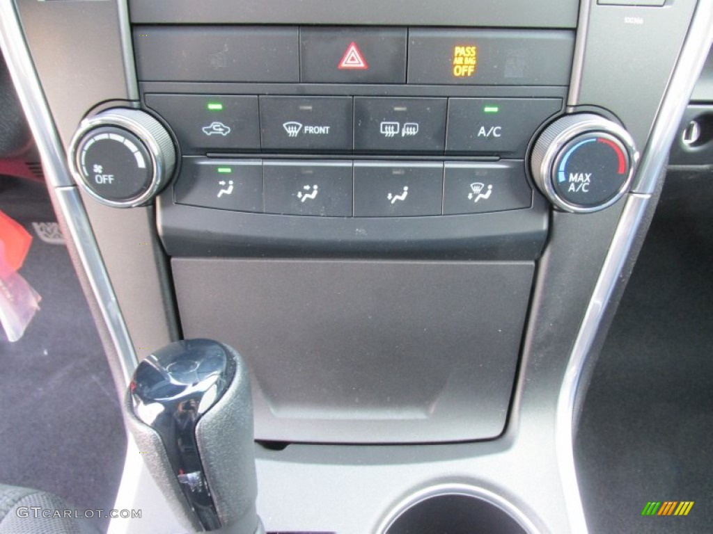 2015 Camry LE - Predawn Gray Mica / Black photo #27