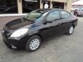 Super Black 2013 Nissan Versa 1.6 S Sedan