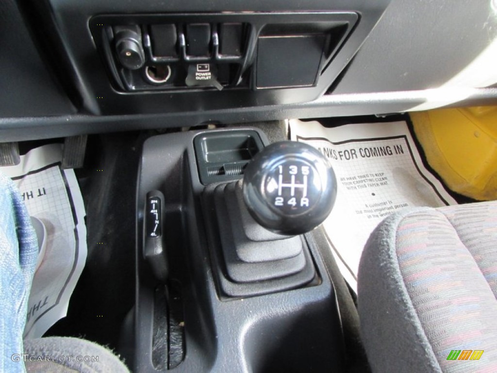 2004 Wrangler X 4x4 - Solar Yellow / Dark Slate Gray photo #23