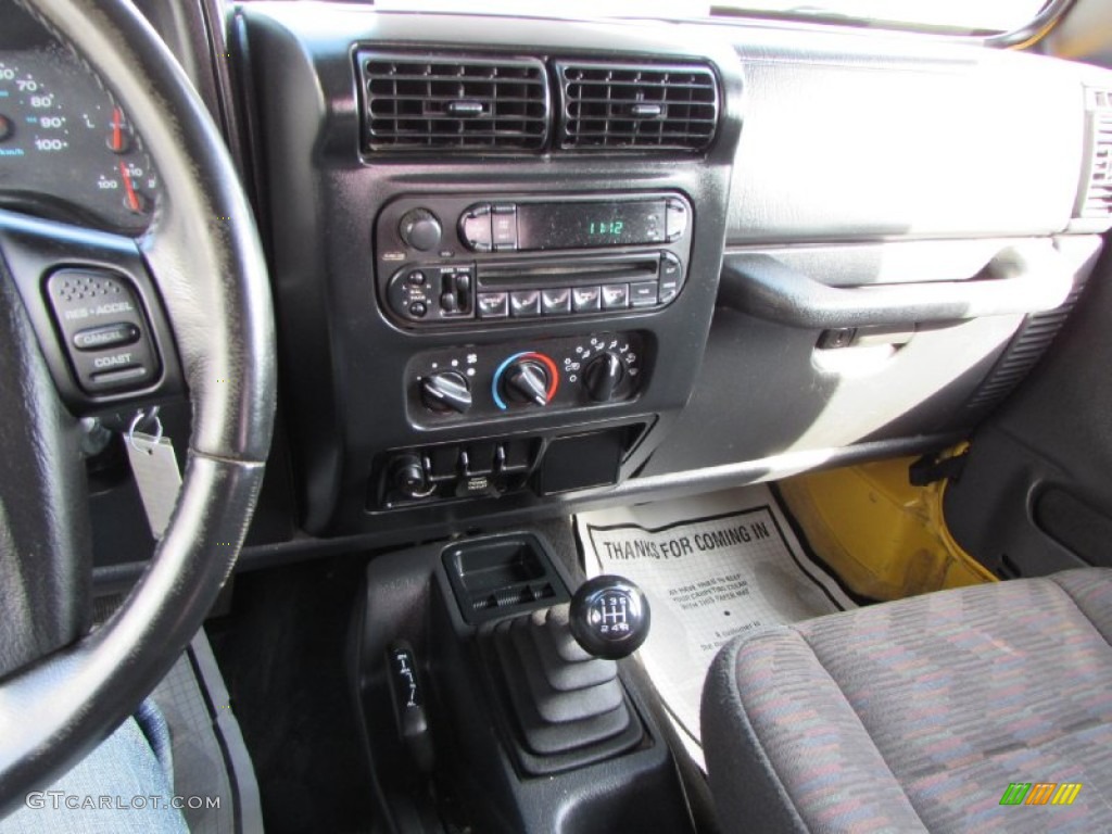 2004 Wrangler X 4x4 - Solar Yellow / Dark Slate Gray photo #25