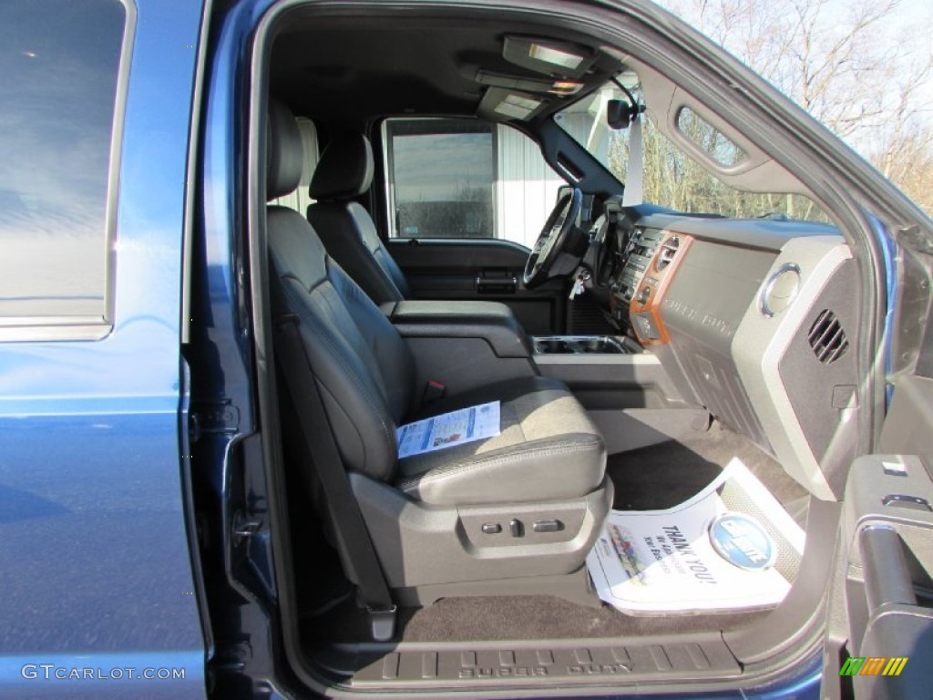 2011 F250 Super Duty Lariat Crew Cab 4x4 - Dark Blue Pearl Metallic / Black Two Tone Leather photo #24