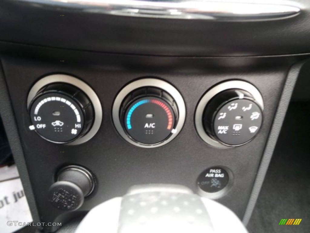 2012 Nissan Rogue S Controls Photo #101228373