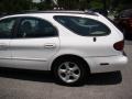 Vibrant White - Taurus SE Wagon Photo No. 24