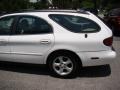 2001 Vibrant White Ford Taurus SE Wagon  photo #24