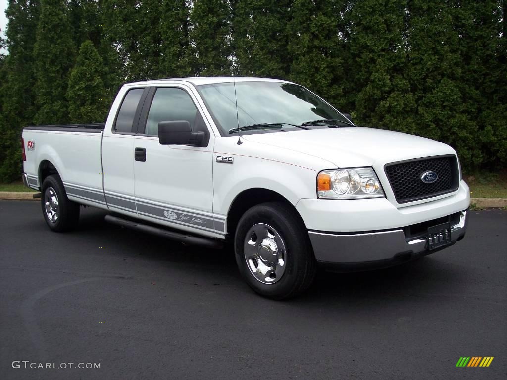 2005 F150 XLT SuperCab - Oxford White / Medium Flint Grey photo #14