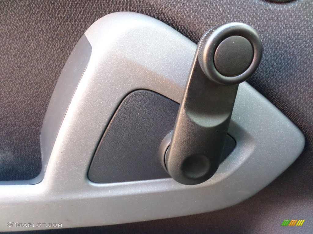 2012 fortwo pure coupe - Crystal White / Plain Black photo #8